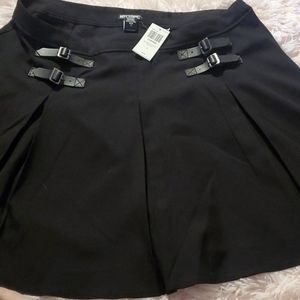Hottopic Plussize Pleated skirt with buckles